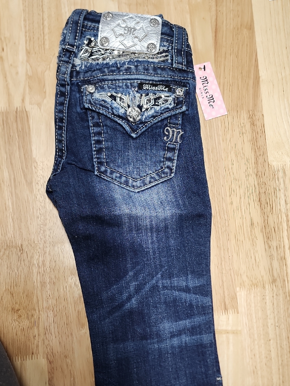 Girls Miss Me Capris Medium Wash with Embellished Pockets Size 8